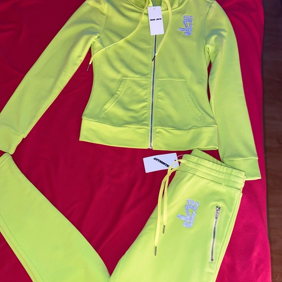COPY - SHES A RUNNER, SHES A TRACK STAR 🌟 Fall Season coming up!! - Picture 8 of 9